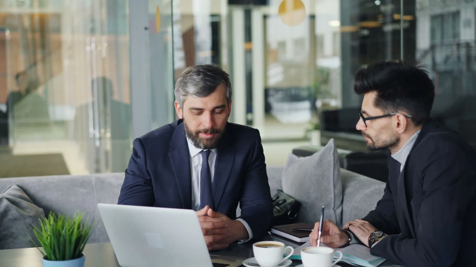 CX consultant reviewing operational KPIs with a client team
