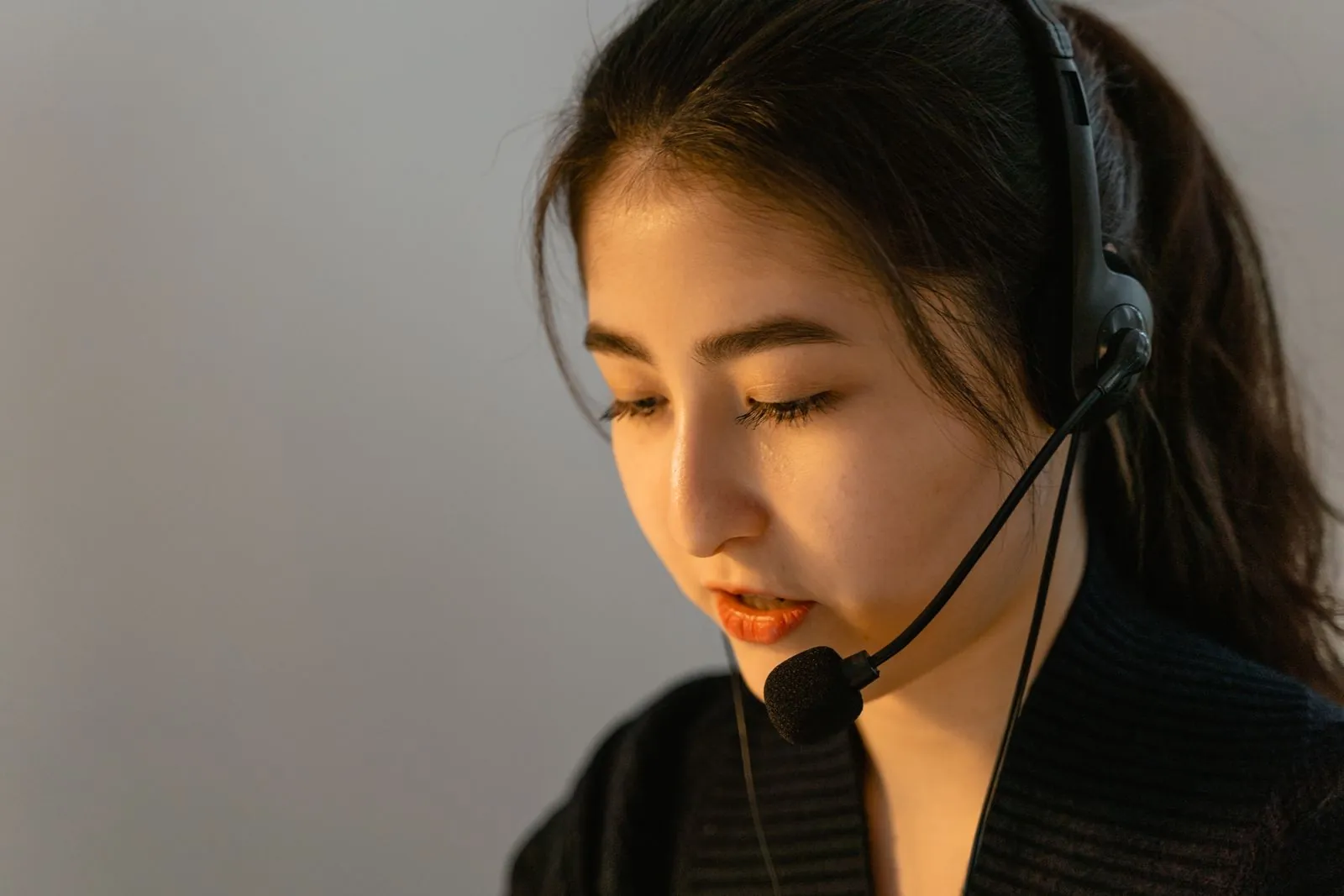 Bilingual nearshore contact-center agents on calls